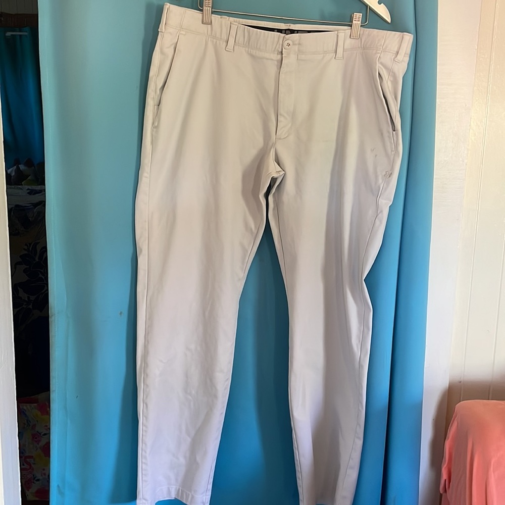 Under Armour men’s pants cream